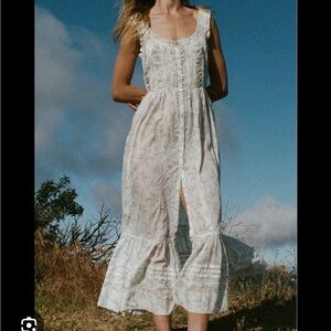 ISO Doen Claribelle Dress in size S or M